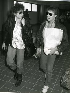 Bob Dylan, Julian Lennon 1986 LA.jpg